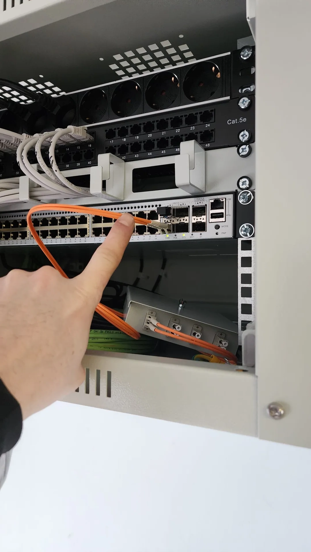 Монтаж МЭШ в школе фото 6